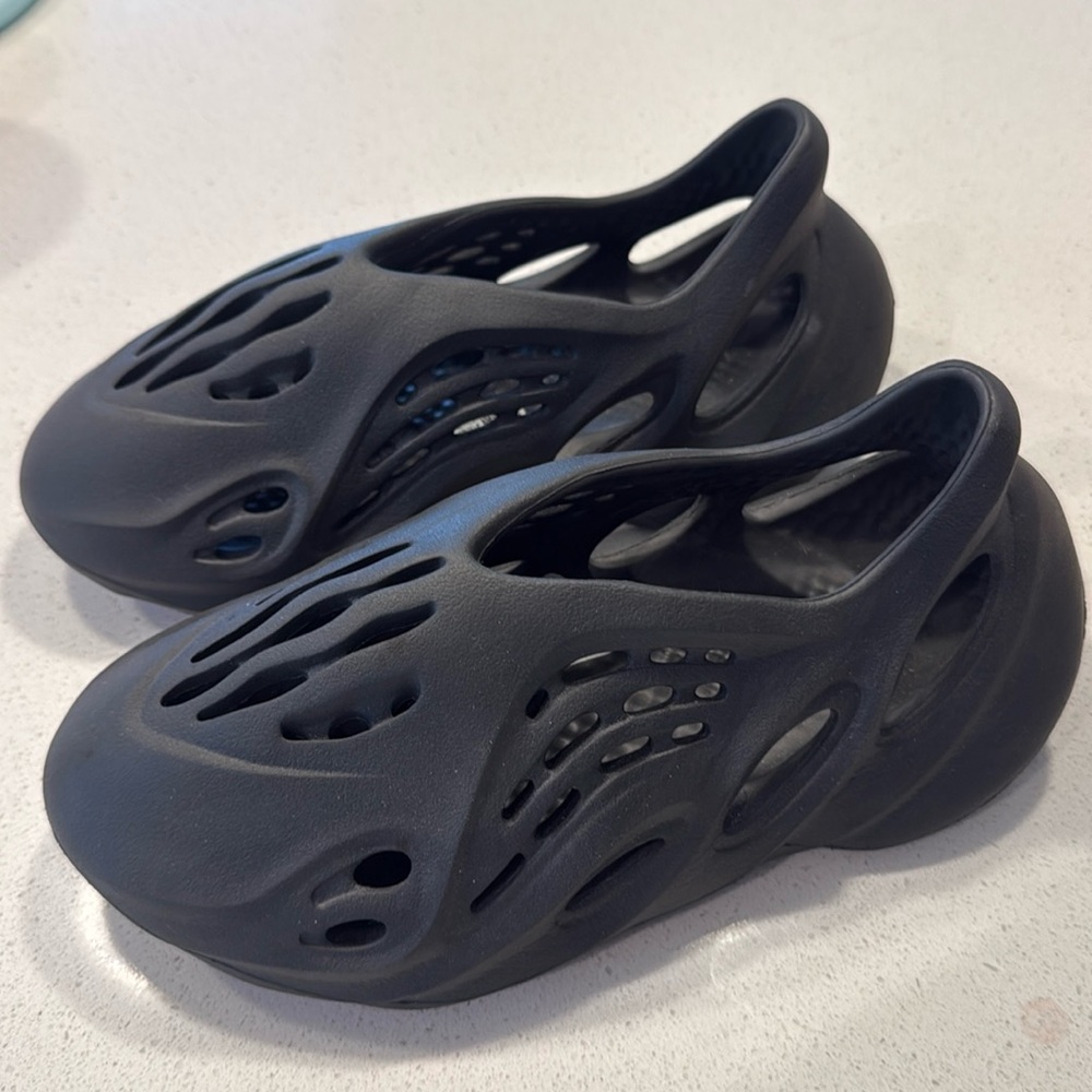 adidas Yeezy Foam RNR
Onyx
Worn once
Amazing condition